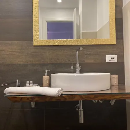 לינה וארוחת בוקר Liberta 3*